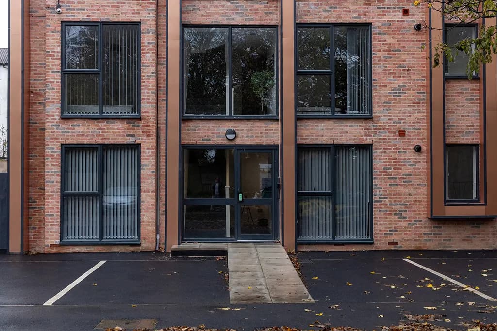 15 Brook Road entrance detail